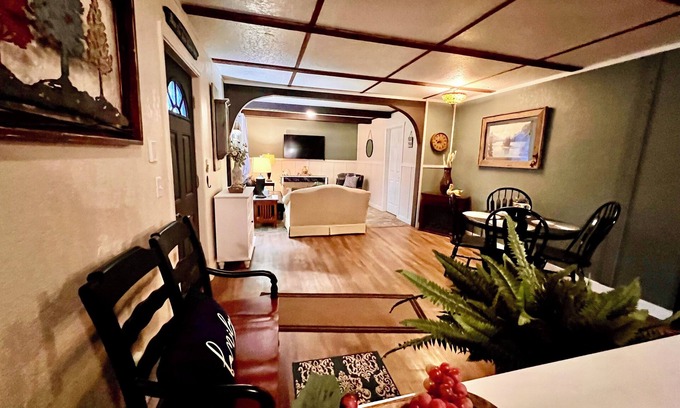 Newton County Casa | The picket fence Nana's big dream 3 beds-2 bedrooms -privacy patio deck