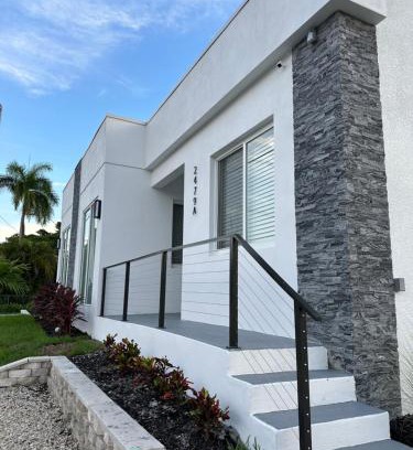 East Naples Casa | The Pickleball Haven of Naples - Gray Supreme