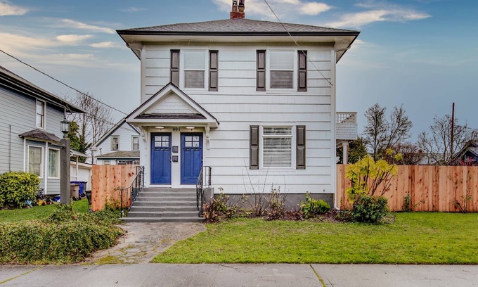 North End Casa | The Pine House: Unit A near 6th Ave, UPS, UW, and Point Ruston
