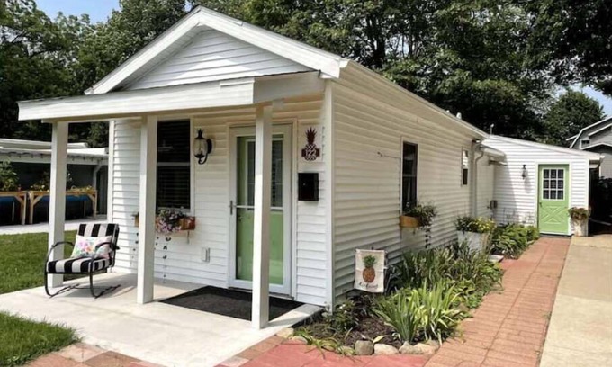 Plainwell Casa | The Pineapple Cottage- Close Lakes and Beaches!