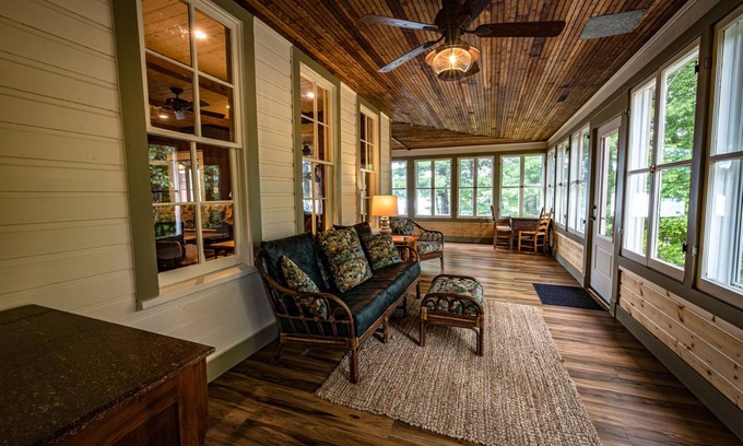 Stone Lake Casa | The Pinecone Lodge, A Gathering Place for Family & Friends