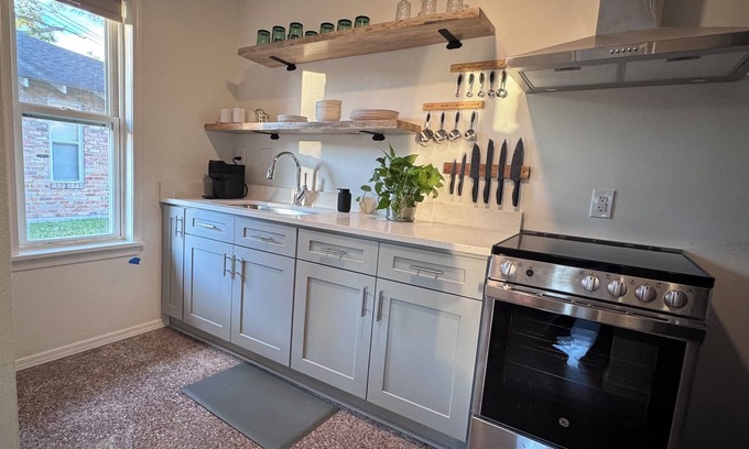 Marlyville - Fontainebleau Condominio | The Pines at Pershing Place, Quiet, Safe and Cozy centrally located 1Br Condo
