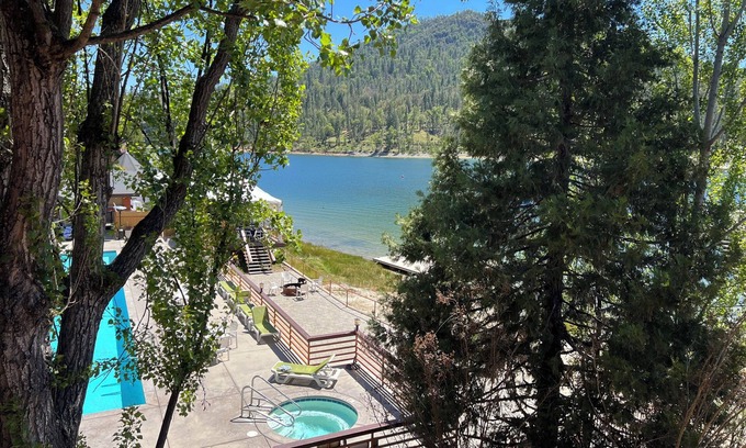 Bass Lake Complejo | The Pines Resort
