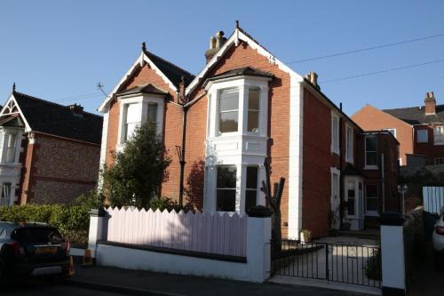 Ventnor Casa | The Pink Door Seaside Holiday Home