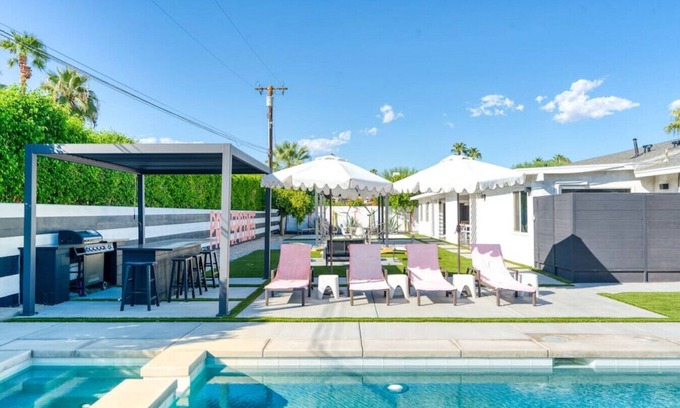 Racquet Club South Casa | The Pink Flamingo - Palm Springs