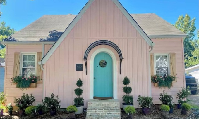 Clarksville Casa | The Pink House Clarksville
