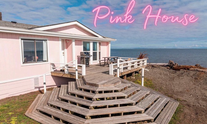 Sequim Casa | The Pink House - Dungeness Waterfront Home