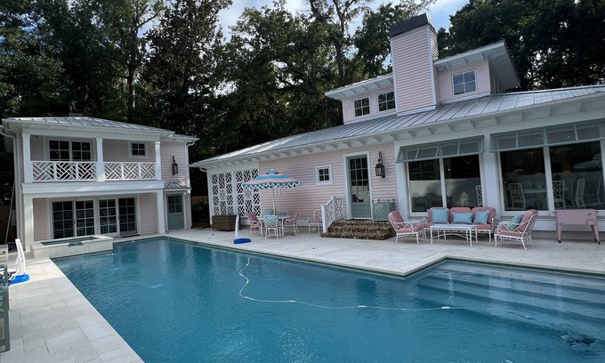 Fairhope Casa | The Pink House in Fairhope, AL - less than a mile from The Grand Hotel!