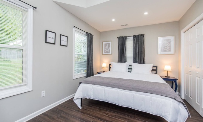 North Upper Street Casa | The Pink Pearl / 5 Min to Rupp / Newly Remodeled