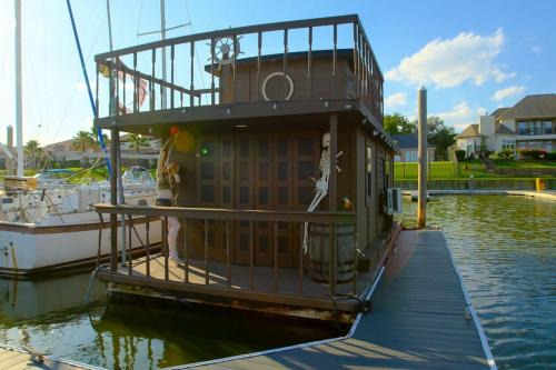 Clear Lake Shores Hotel | The Pirate Paradise