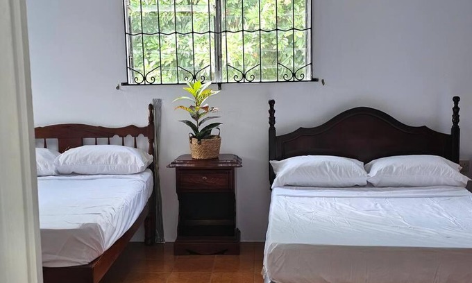 Southfield Apartamento | The Pit Stop Junction, a large 1-bedroom apartment with 2 double beds