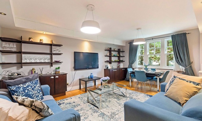 Mapesbury Apartamento | The Place: 2-Bedroom Getaway