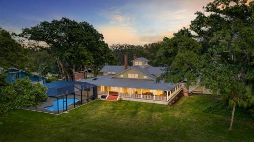 Bradenton Casa | The Plantation House! Waterfront view! Free pool heat!