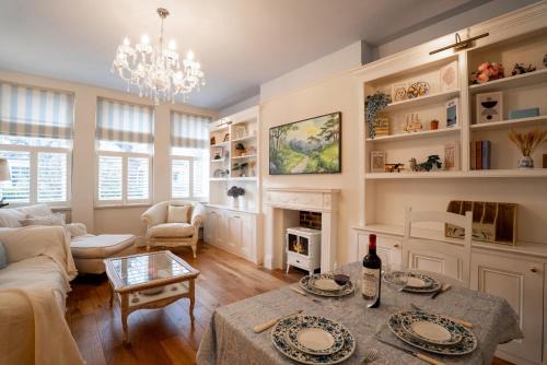 Thamesfield Apartamento | The Plush Putney Apartment - 2 Bed - 2 Bath - Ground Floor Apt