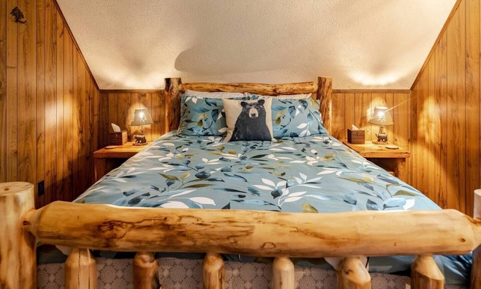 Tobyhanna Chalet De Esquí | 🐻The Poconos Rustic Cozy Bear Chalet Pet-Friendly