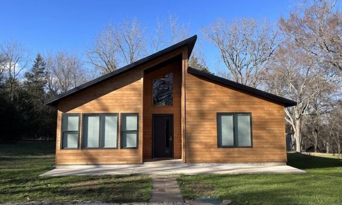Eagle Rock Cabina | The Point a modern Retreat at Table Rock Lake - two blocks from water