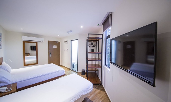 Taman Tampoi Indah Hotel | The Point Boutique Hotel