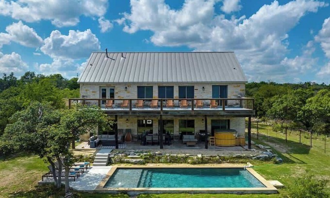 Fredericksburg Casa | The Point Hill Country Views+Pool+Hot Tub