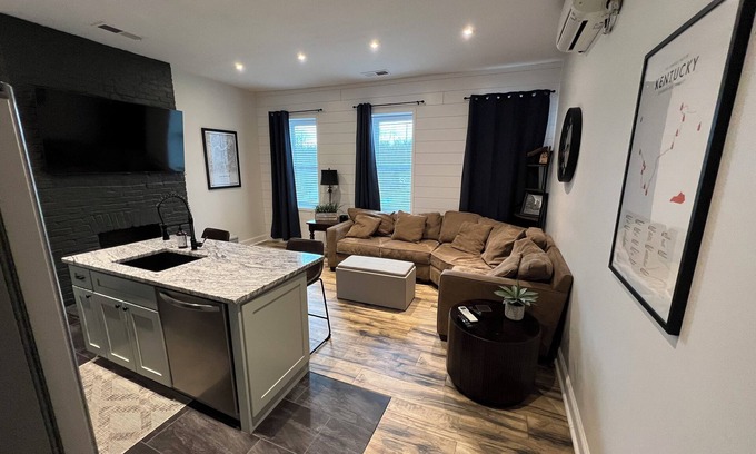 Clifton Apartamento | The Point is a spacious and completely renovated one bedroom apartment.