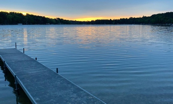 Waushara County Casa | The Point on Fish Lake! Luxury Updated Lakefront Sleeps 12