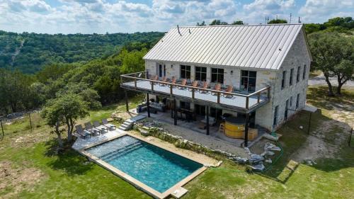 Fredericksburg Casa | The Point Serene Hill Country Views with Pool & Hot Tub