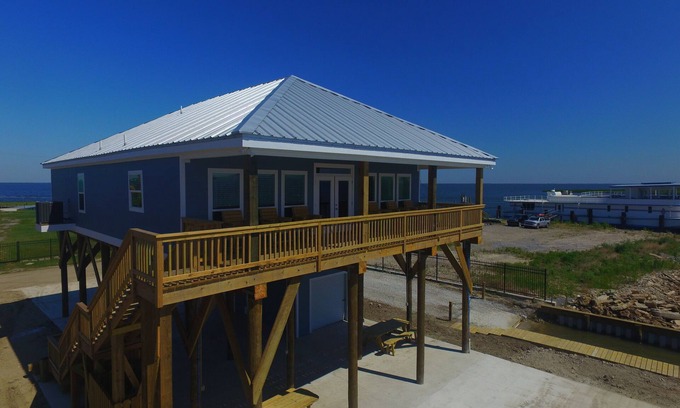 Golden Meadow Casa | The Pointe, Grand Isle, LA Waterfront con acceso a botes, lanzamiento de botes, muelle de pesca iluminado