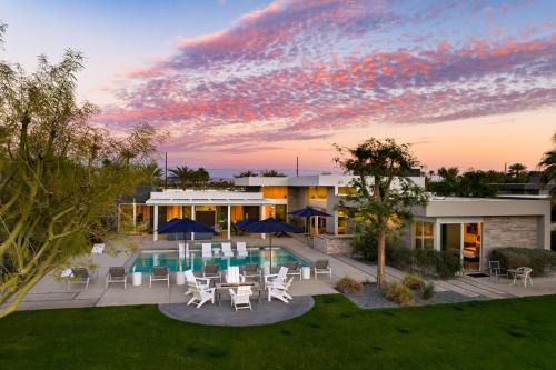 La Quinta Casa | The Polo Villas by AvantStay Modern Oasis Near Empire Polo Club