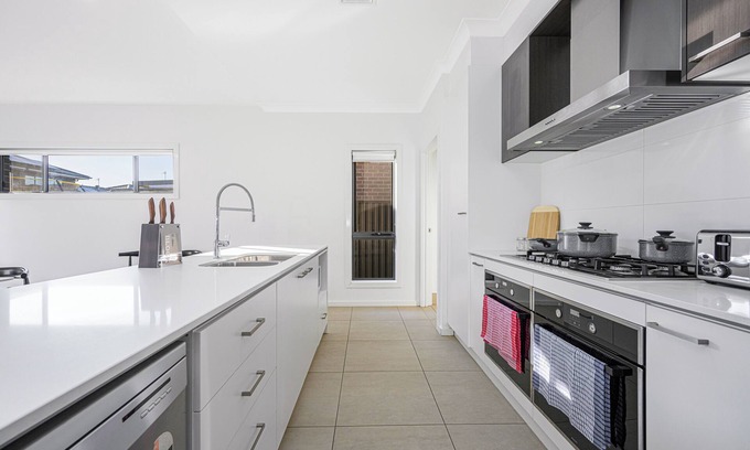The Ponds Casa | The Pond sweet 4 br home by Coles with garage&WiFi
