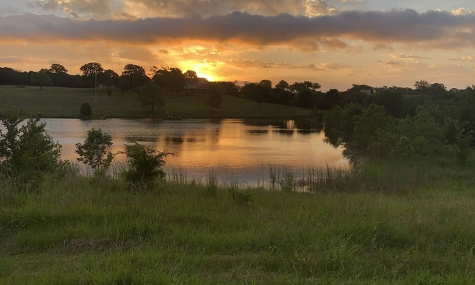Kingston Casa | The Ponderosa on Lake Texoma, 7.5 acres w/ 2 ponds located in Kingston, OK