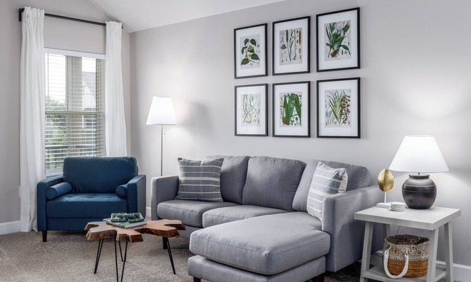 Westerville Apartamento | The Pondview Penthouse | King Bed | Balcony | W/D