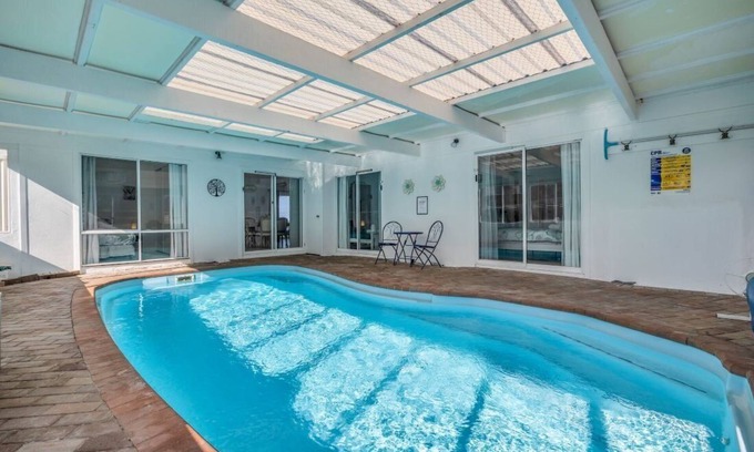 Tura Beach Cabina | The Pool House in Tura