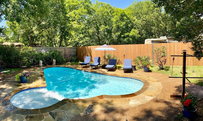 Fort Worth Casa | The Pool House minutes from W7th , TCU , Stockyards , Museums & Dickie’s Arena