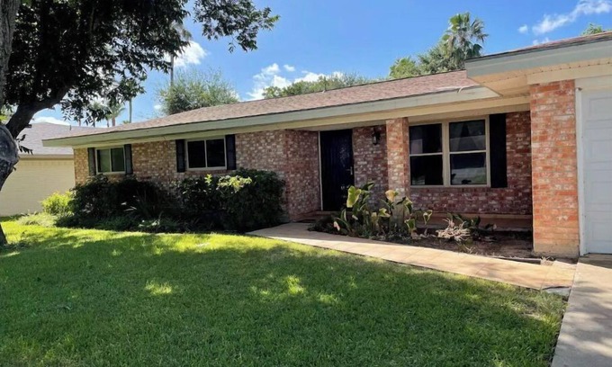 McAllen Casa | The Pool House