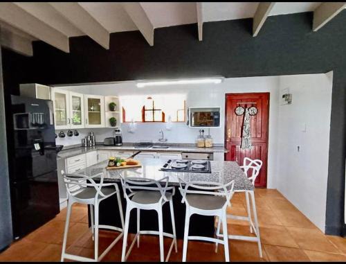 Uvongo Villa | The Pool House