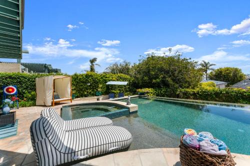 La Playa Apartamento | The Pool Side Hideaway with Golf Cart