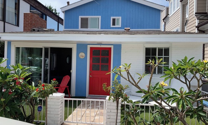 Balboa Island Cabaña | The Popular Heart of the Island is Back and Ready for fun! Reserve Now!