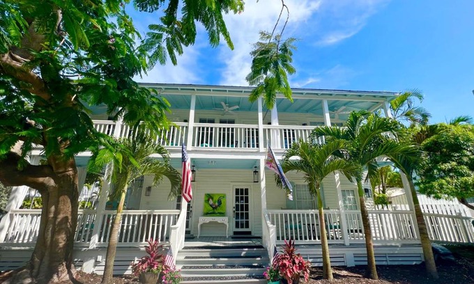Key West Historic District Hotel | The Porch on Frances Inn - Adults Exclusive