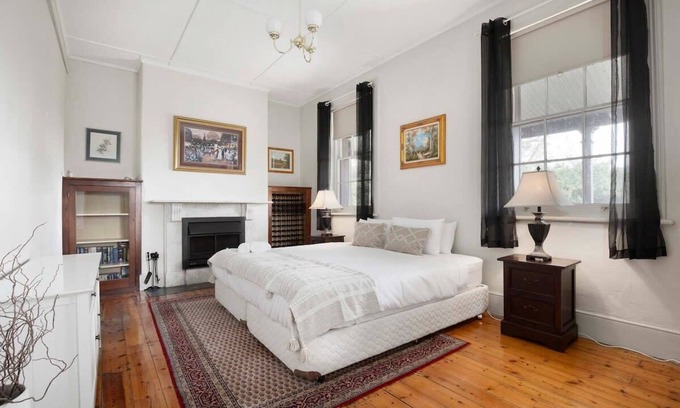 Willunga Casa | The Postmaster's Manor: Willunga Heritage Hideaway