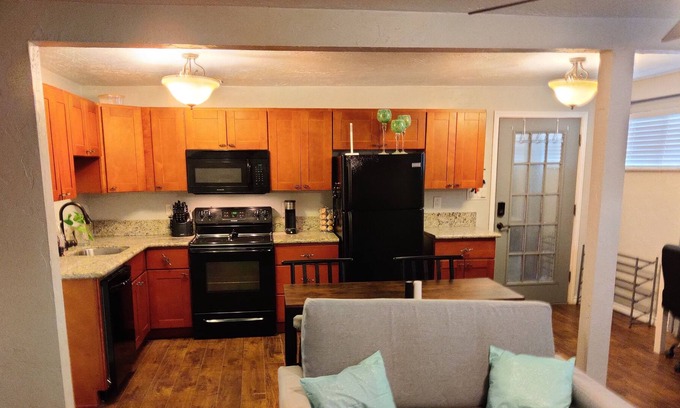 Artesia Apartamento | The PoT Piece of Tranquility is a studio guest home. Welcome!