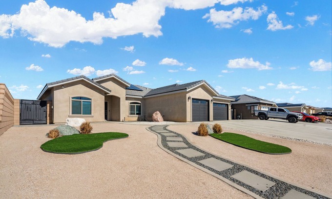 Ridgecrest Casa | The Premier- 3BD/2BTH Home in Ridgecrest