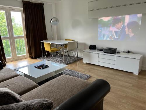 Shortlands Apartamento | The Premier Living Experience Entire 2-Bedroom Modern Apartment