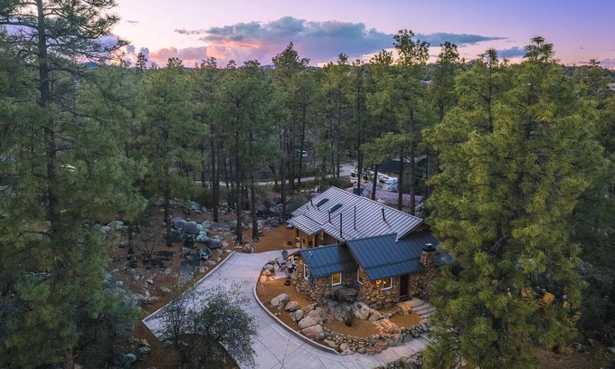 Prescott Casa | The Prescott Hideout - Sleeps 8/Firepit/Close to Whiskey Row