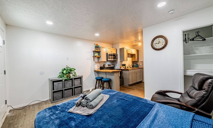 University Heights Apartamento | The Princeton Suite 12- Studio | 1 Bed, 1 Bath