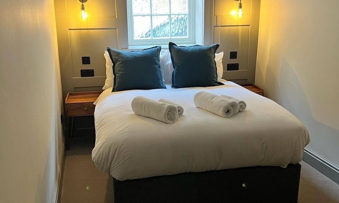Woodstock Hotel | The Punch Bowl