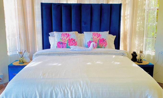Ekurhuleni Cama Y Desayuno | The Q’s Guest suite