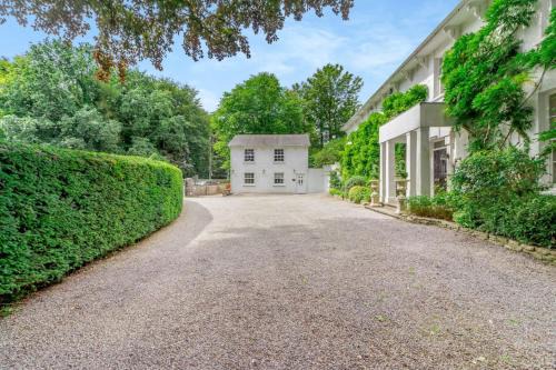 Cowbridge Casa | The Quail - Cowbridge Cottage with shared swimming pool