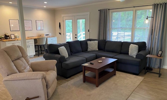 Thomasville Casa | The Quail's Nest! Convenient to downtown, quiet and fully remodeled!