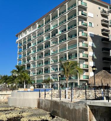Colonia Andrés Apartamento | The Queen of Cozumel - Urban Empire En-suite City View - for Couples in Mind