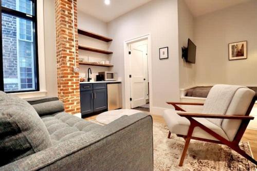 Old Town Alexandria Apartamento | The Queen Suite at Prince Street Inn