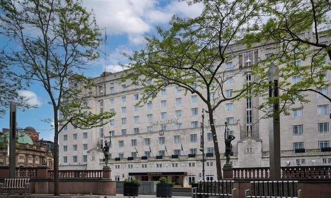 Leeds City Center Hotel | The Queens Hotel
